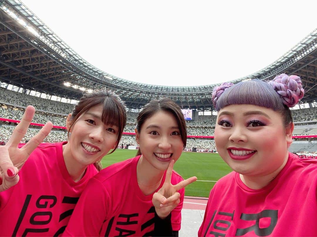 吉田沙保里さんのインスタグラム写真 - (吉田沙保里Instagram)「2020人とゲストのみなさんと、完成したばかりの国立競技場をファーストランしてきました🏃‍♀️💨 この素敵な競技場で来年の夏は、どんなドラマが生まれるのか考えるだけでワクワしますね😆 走るって最高🏃‍♀️💨 #RunforX #RUNforGOLD #ASICS  #Tokyo2020」12月21日 15時18分 - saori___yoshida