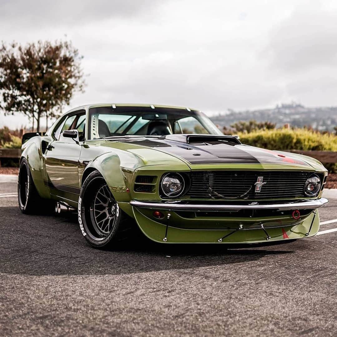 CARLiFESTYLEさんのインスタグラム写真 - (CARLiFESTYLEInstagram)「Beefy BOSS 427 Mustang. 👍🏼or👎🏼? Owner @macmaninfi | Photo @southoccarsandcoffee #carlifestyle #mustang」12月21日 15時22分 - carlifestyle