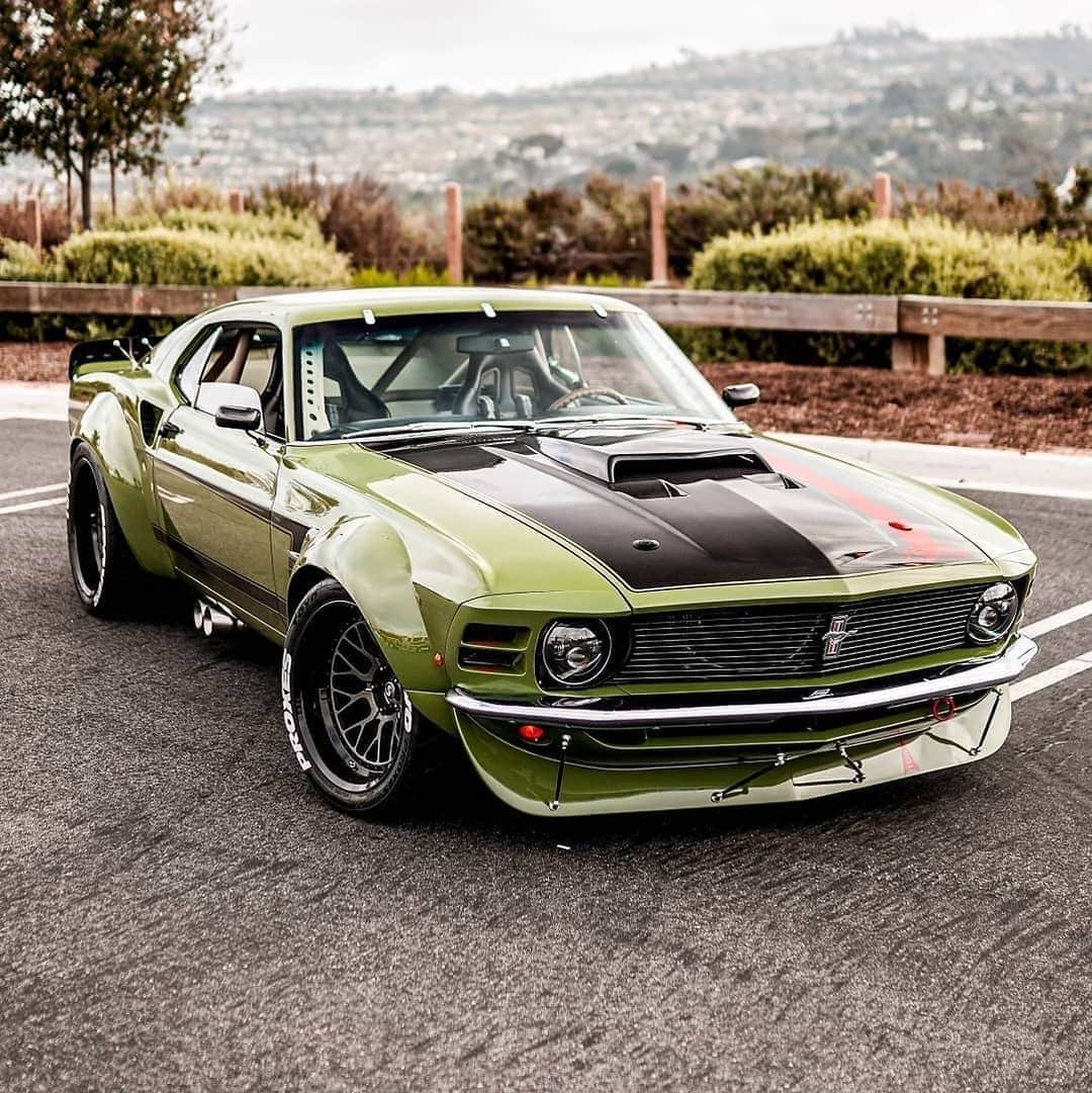 CARLiFESTYLEさんのインスタグラム写真 - (CARLiFESTYLEInstagram)「Beefy BOSS 427 Mustang. 👍🏼or👎🏼? Owner @macmaninfi | Photo @southoccarsandcoffee #carlifestyle #mustang」12月21日 15時22分 - carlifestyle