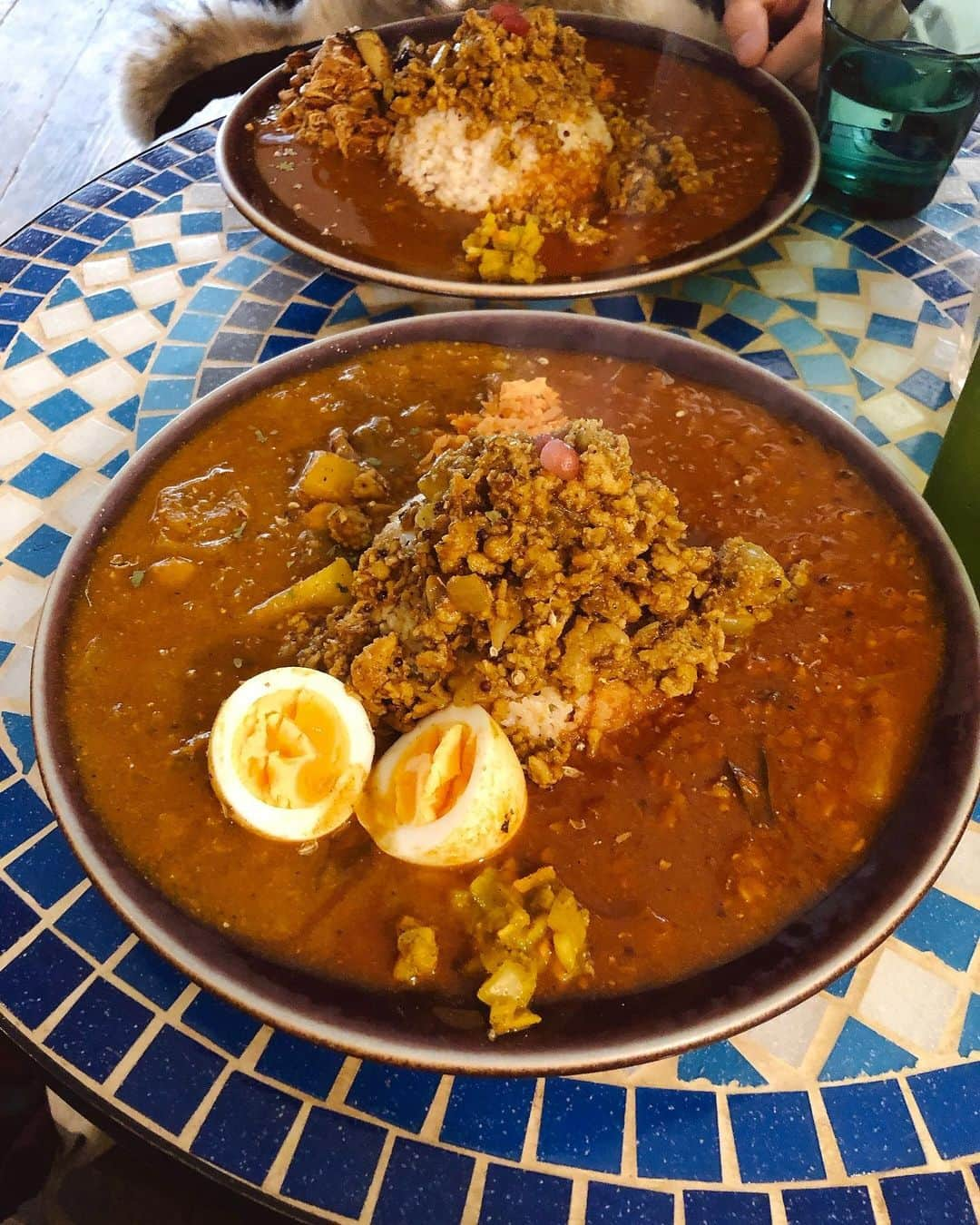 休日課長さんのインスタグラム写真 - (休日課長Instagram)「大阪にて昼食。初めてのSOMAへ。 うまい、めちゃめちゃうまい。 説明のしようがない。 スプーン止まらず。うまい。  チキンキーマ＋トマトカレー＋野菜カレー ゆで卵トッピング  ごちそうさまでした！！ さーいこうっ！ #本炭 #本日の炭水化物 #大阪 #カレー #SOMA」12月21日 15時27分 - kyujitsu_kacho