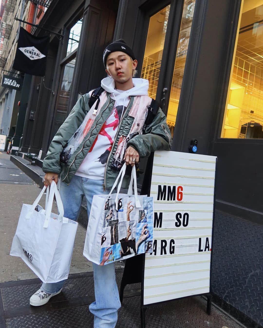 ソン・ファミンのインスタグラム：「Drip trip🦋」