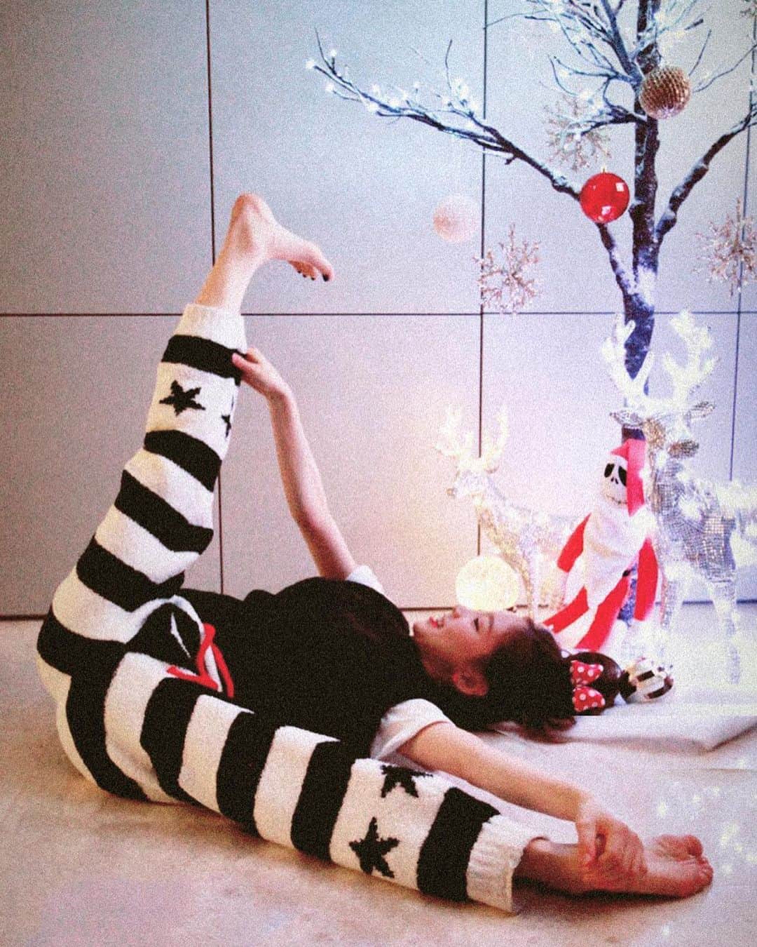 TAEYEONさんのインスタグラム写真 - (TAEYEONInstagram)「@taeyeon_ss Christmas is coming soon.🎅🏻🎄 #GirlsGeneration 💜 #Taeyeon 💜 #tiffany #sunny #yoona #seohyun #sooyoung #yuri #hyoyeon #taeny #태연  #tysone #snsd #sone #taeny #소녀시대  #zero 🐶  #Christmas #ThisChristmas #TheMagicofChristmasTime #daersanta #ChristmasEve #MerryChristmas #merryxmas」12月21日 15時49分 - taeyeondaisy