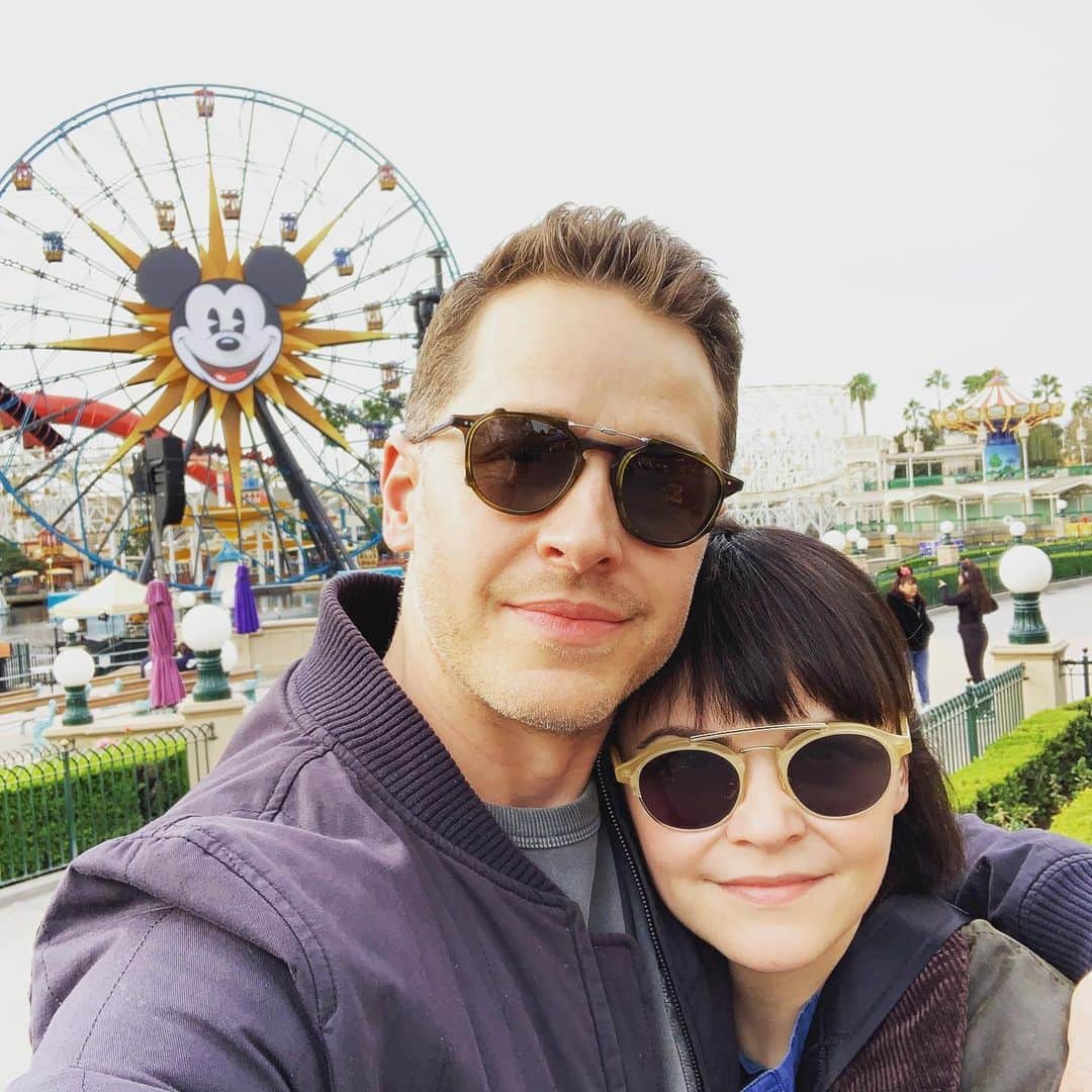ジョシュア・ダラスのインスタグラム：「Only the happiest place on earth. @disney @disneyland #disney #disneyland #ginnifergoodwin」