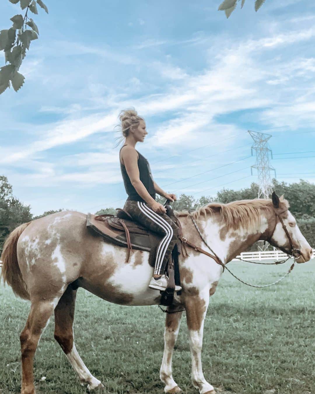 Kindly Myersさんのインスタグラム写真 - (Kindly MyersInstagram)「Love this horse. He is such a big baby. Lucky to have him.」12月22日 1時18分 - kindlymyers