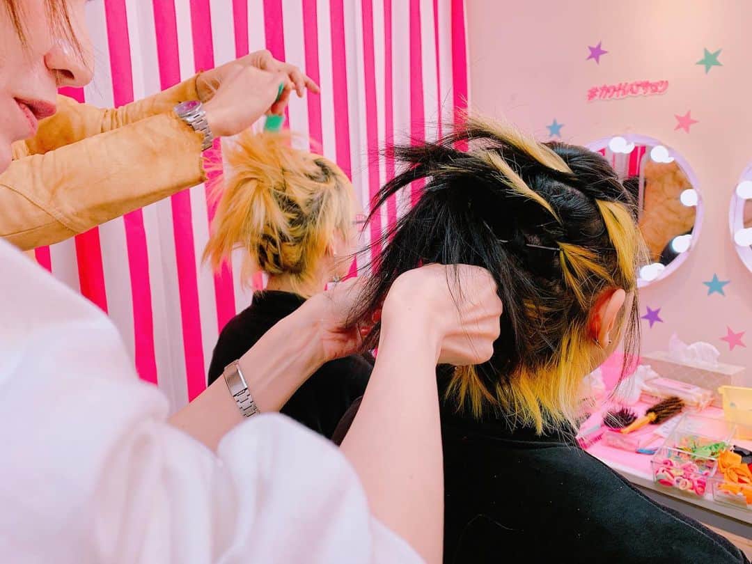 紅林大空さんのインスタグラム写真 - (紅林大空Instagram)「🦋🦄🐁 #カワイイヘアサロン #kawaiihairsalon produced by @kurebayashiii ✨ ⋆ 原宿竹下通り商店会の冬のイベントを 私がプロデュースしています❣️ 今週末は２日間限定のヘアサロンが登場。 ⋆ プロが作る可愛いスタイルをそのまま持って帰れる夢のような企画☺︎ みんなの笑顔が忘れられません❤️ #2019ハッピーウィンター」12月22日 1時21分 - kurebayashiii