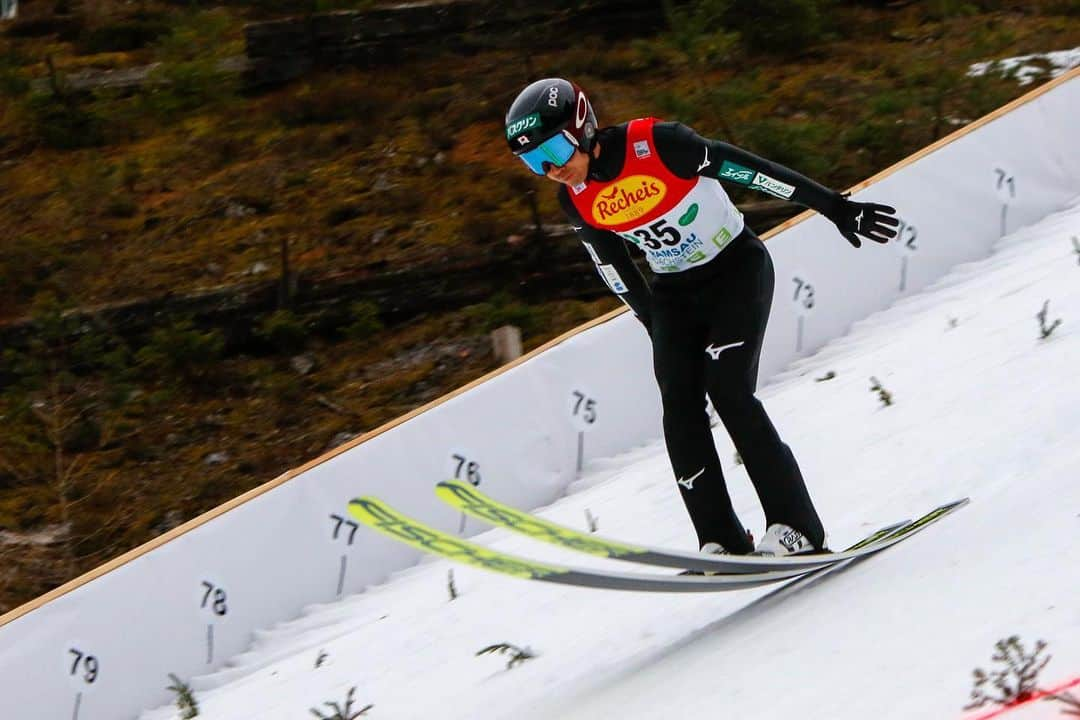 渡部暁斗さんのインスタグラム写真 - (渡部暁斗Instagram)「18th place today. Need more distance🐣 Try my best tomorrow the last race in 2019🔥 #fisnoco #nordiccombined #fischerski #livetoski #swixsports #oakley #goldwin #poc #バスクリン #アミノバイタル 📷 @nordicfocus」12月22日 1時31分 - wtbakt