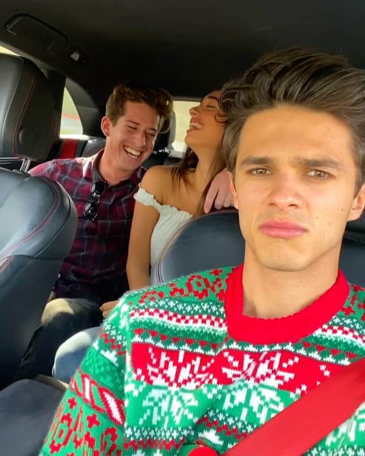 Brent Riveraのインスタグラム：「I’m so single.. someone date me😢🎄😂 @masonfulp @kathleen.hixson」