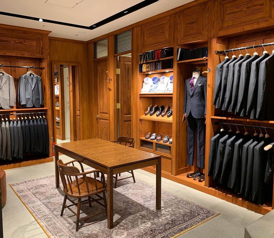 のインスタグラム：「FSC - DAIMARU SHINSAIBASHI  #freemanssportingclub  #fscosaka #fscdaimarushinsaibashi  #menswear #madetomeasure #大丸心斎橋」