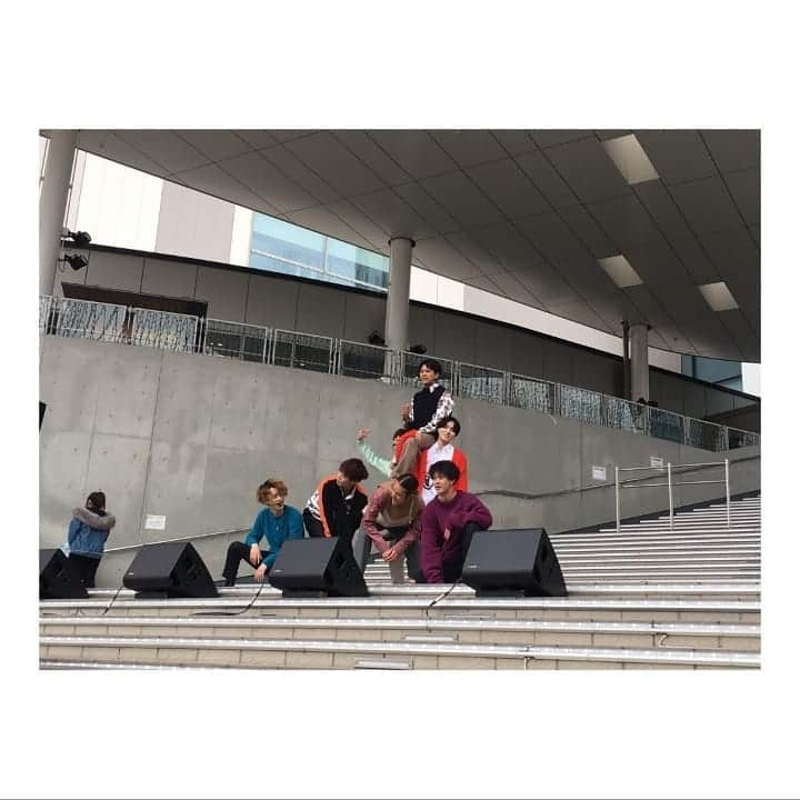 森崎ウィンさんのインスタグラム写真 - (森崎ウィンInstagram)「本日は #PRIZMAX  #newsingle  #リリースイベント　 お越し頂きありがとうございました。寒い中…風邪ひかなでね。俺はね、 #ホリック に会えて元気になったぞ!!! ありがとう。 明日もあるからね(^o^) 豊洲でお待ちしております。 #森崎ウィン  #winmorisaki  この後、 #稽古頑張るぞ」12月21日 17時45分 - win_morisaki_official