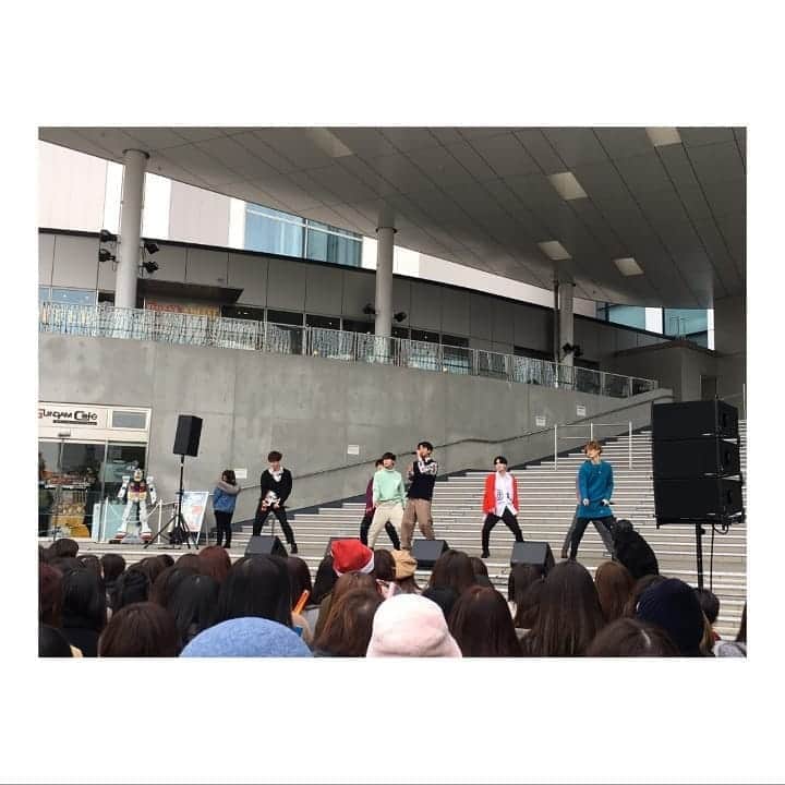 森崎ウィンのインスタグラム：「本日は #PRIZMAX  #newsingle  #リリースイベント　 お越し頂きありがとうございました。寒い中…風邪ひかなでね。俺はね、 #ホリック に会えて元気になったぞ!!! ありがとう。 明日もあるからね(^o^) 豊洲でお待ちしております。 #森崎ウィン  #winmorisaki  この後、 #稽古頑張るぞ」