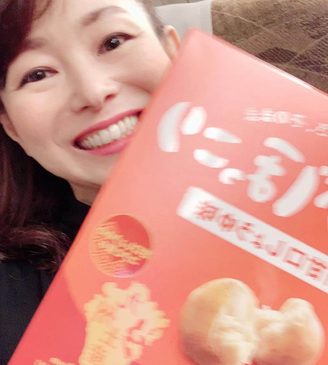 荒生暁子さんのインスタグラム写真 - (荒生暁子Instagram)「博多出張  大好物「じゃがほっこり」 九州しょうゆ味 これが美味しいのです。 あっという間に無くなる 秒殺ポテチ。 #博多出張#博多土産#ポテチ」12月21日 17時46分 - akikoarao0904