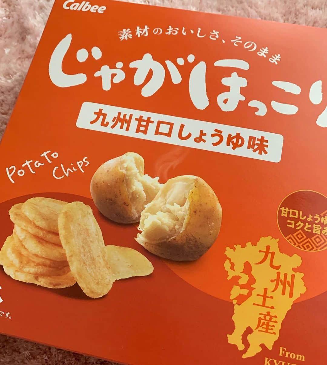 荒生暁子さんのインスタグラム写真 - (荒生暁子Instagram)「博多出張  大好物「じゃがほっこり」 九州しょうゆ味 これが美味しいのです。 あっという間に無くなる 秒殺ポテチ。 #博多出張#博多土産#ポテチ」12月21日 17時46分 - akikoarao0904