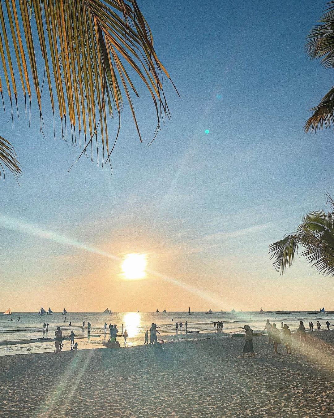 Airi Shibuyaのインスタグラム：「海辺でゆっくりしたいな〜🕊❤︎ . #sunset#beautiful #instalike#likeforlikes#like4likes #夕日#海」