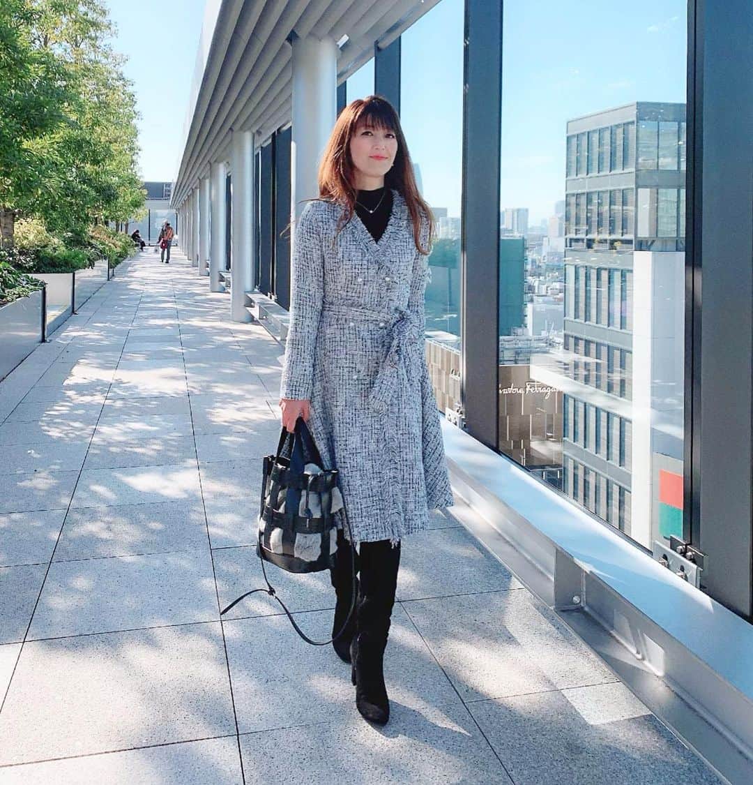 のインスタグラム：「💜💜💜 . 今日もお疲れ様ᙏ̤̫❤︎ . 昨日のジェラードpostで着ていた ツイードコートは @gracefulsmile_official のだよ🧥✨ . ワンピースとしても着れるし よく見るとパープルが入っていて 可愛いのよ〜💜 . デパートに例えたサイトも 見ているだけでワクワクするから チェックして見てね👀💕✨ . . . 👜 @tottie_bag  #tittie #トッティ 👢 @reedit_official  #reedit . . . . #ライバルはデパート　 #グレイスフルスマイル　 #gracefulsmile #ファッション#コーデ#シンプルコーデ #きれいめコーデ#きれいめファッション #着回しコーデ #40代コーデ  #40代ファッション#今日のコーデ#コート#コートコーデ #ファーバッグ#エレガント#韓国ファッション#セレクトショップ#shoestagrammer第4回募集 #アウトレットシューズ  #ツイード#大人可愛い#銀座シックス#ポートレート#服好きな人と繋がりたい #おしゃれさんと繋がりたい #インフルエンサー ✩ ⋆ ✩ ⋆ ✩ ⋆ ✩ ⋆ ✩﻿ ⋆ ✩ ⋆ ✩﻿ 見て下さった方 (*´︶`*)♡Thanks!💜💜💜💜💜」