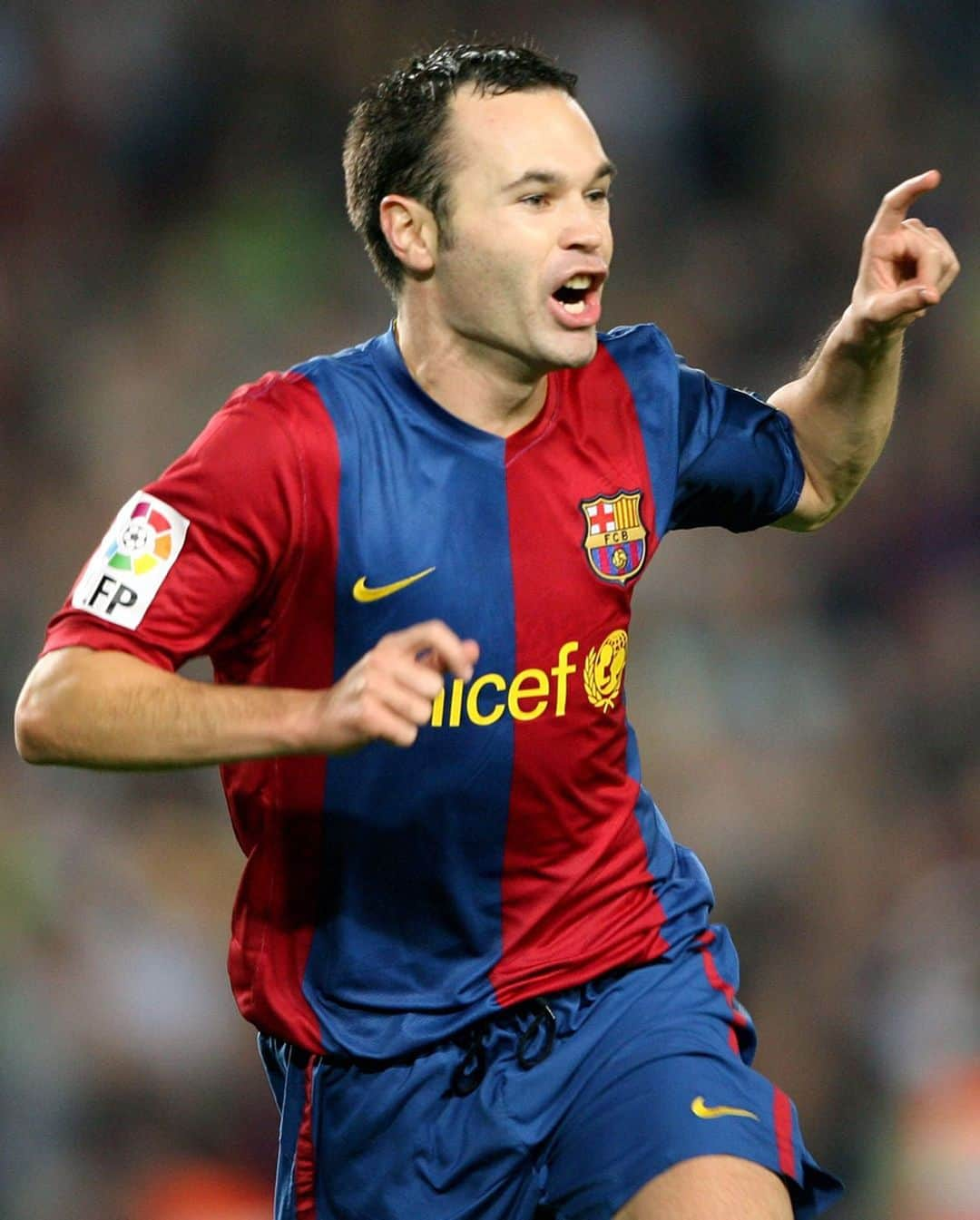 LFPさんのインスタグラム写真 - (LFPInstagram)「1️⃣7️⃣ years since magic @andresiniesta8 made his debut for @fcbarcelona in #LaLigaSantander! What a wonderful career! 💙😇❤️ • Hace 1️⃣7️⃣ años, nacía la magia con el debut de @andresiniesta8 con el @fcbarcelona en #LaLigaSantander. ¡Qué increíble carrera! 💙😇❤️ • #Iniesta #Barça #LaLigaIcons #LaLigaHistory #LaLiga」12月21日 18時03分 - laliga