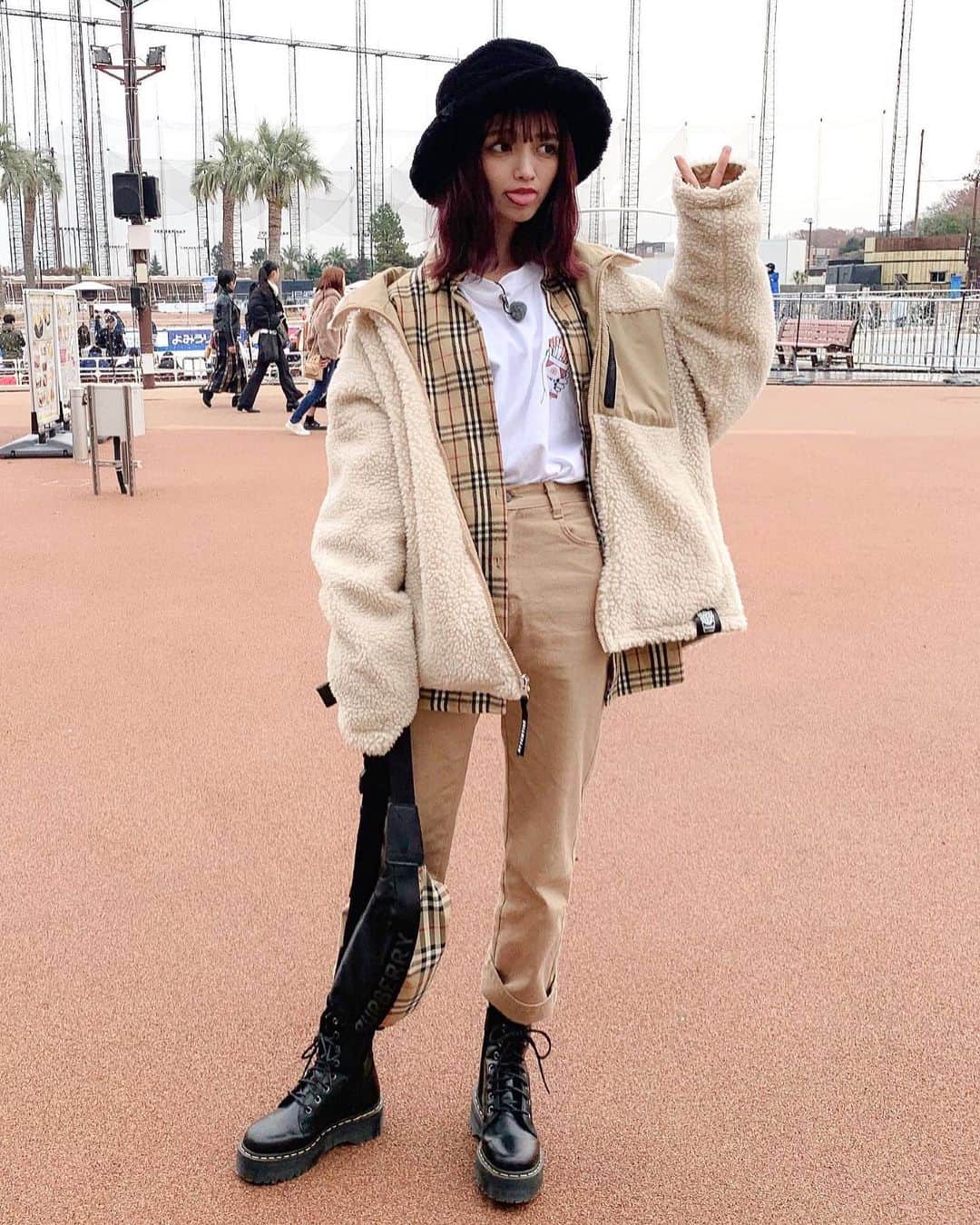 郡司英里沙（えりちょす）のインスタグラム：「﻿ ﻿ ﻿ 今日の #郡司服 ⚑︎⚐︎﻿ ﻿ ﻿ ﻿※ロケ中なのでマイクついたまま ﻿ ﻿ 📸 @saya4_6 ﻿ ﻿ ﻿ #jaynek #drmartins #burberry ﻿ ﻿ ﻿ ﻿ ﻿ #郡司英里沙 #pimms #ピムス #ぴむす﻿ #ストリート系女子﻿ #ストリートファッション﻿ #japaneseidol #idol #model #selfie ﻿ #kawaii #instagood #followme #me﻿ #팔로우 #셀피 #셀스타그램 #멋스타그램 #코디﻿」