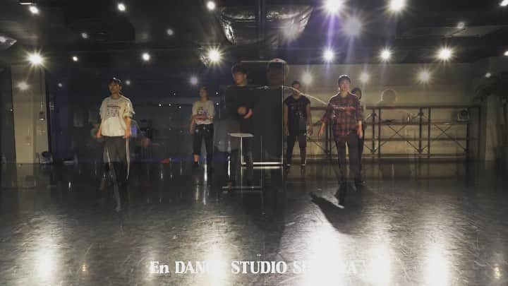 安達雄基のインスタグラム：「. . . merryXmas👯‍♂️🎄✨ #tapdance #tap#タップダンス#タップ#endancestudio#lessonvideo #merryXmas#メリークリスマス」