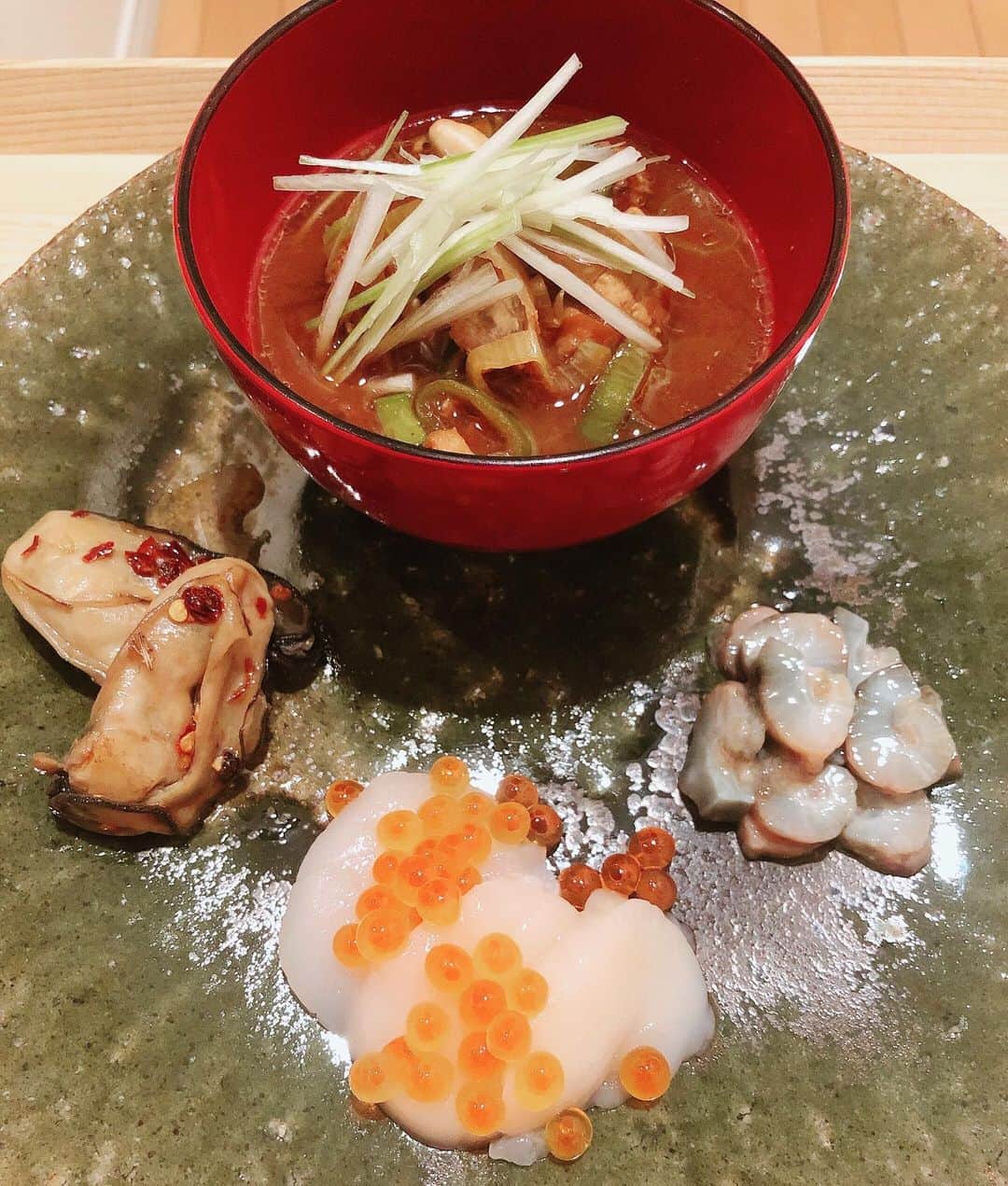 のインスタグラム：「Japanese seafood appetizer by homecooking🏡💕 * * * 今日届いた三陸の幸で前菜作ってみました 海の幸、自然の恵み 感謝していただきます😌💕 * * * ☆牡蠣のオイル漬け ☆帆立といくら ☆なまこ酢 ☆たらと白子のお味噌汁  #japanesefood#foodgram#homecooking#lovefood#seafood#oysters#三陸#海の幸#海鮮#大好き#牡蠣#いくら#帆立#なまこ#たら#ワンプレート#おうちごはん#歩飯」
