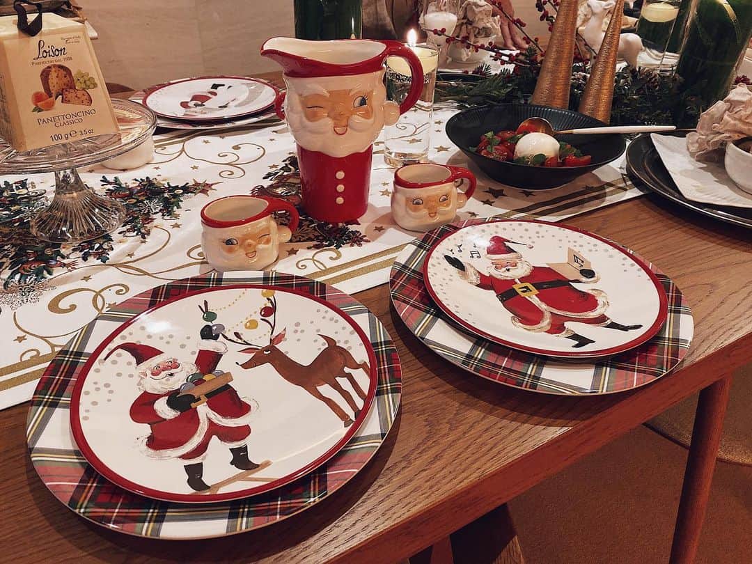 翁安芸さんのインスタグラム写真 - (翁安芸Instagram)「Early Christmas Home Party🎅🏻🎄❤️ 冬休みに入る前に少し早いクリスマスパーティー🥂✨ テーブルセッティングからお料理と全てにおいてセンス抜群のともちゃん先生とやっちゃん‼️ 子供達とみんなで楽しいクリスマス会でした😆❤️🍾🌟 #latergram #christmasparty #tokyo #happyholidays」12月21日 18時38分 - akinyc