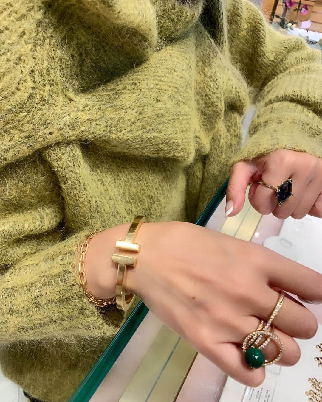 風間ゆみえのインスタグラム：「@keikosasaki_mylan のジュエリーコーディネートが素敵✨✨✨ @lights_of_surya」