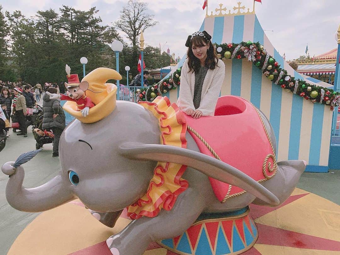 Yukaのインスタグラム：「あと4日でクリスマスだから、 クリスマスディズニーの写真早く投稿しないと🤭💦💦 #disneyland#disneyresort#tokyodisneyland#tokyodisneyresort#TDR#TDL#christmas#disneychristmas#ootd#101匹わんちゃん東京ディズニーランド#東京ディズニーリゾート#ディズニーランド#ディズニーリゾート#ディズニー#ディズニーコーデ#ディズニークリスマス#ディズニーデート#ディズニー写真部#ディズニー部#冬#カメラ女子#被写体#メリクリ#ディズニークリスマス#ディズニークリスマスストリーズ#パレード」