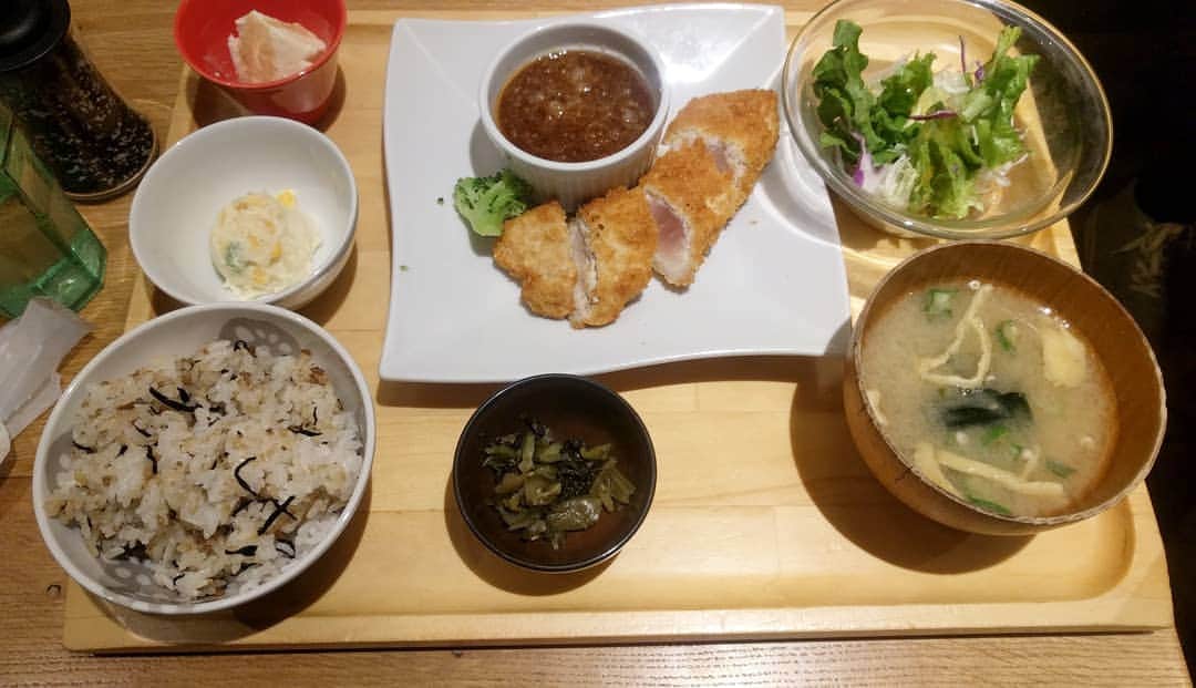 越中睦士のグルメインスタ