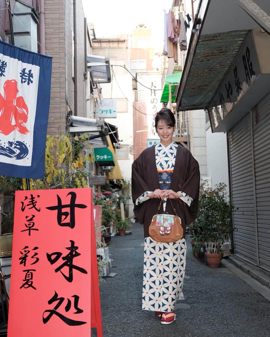 信長ゆかりさんのインスタグラム写真 - (信長ゆかりInstagram)「. 浅草散策🍃 #asakusa#kimono #浅草#着物 @kimonostudiokyo 様 プレオープンおめでとうございます！ . 着物は幾度となく着ていますが 浅草らしい素敵な着物、袴などが揃っていて選ぶのも楽しかったです☺️ 羽織りをプラスするだけで 普段よりぐっと大人びた感じになれた気がします👍 めっちゃ楽しかった💕」12月21日 18時47分 - 03yu_kari30