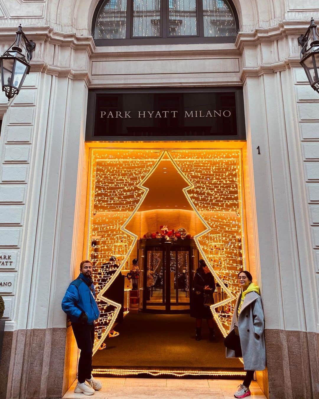 Raffi Ahmadさんのインスタグラム写真 - (Raffi AhmadInstagram)「The best stay in Milan 🇮🇹❤️😍 Hmmmm pergi kemana lagi ya abis ini ? Ada yang tau ??? 😊 #parkhyattmilan」12月21日 18時59分 - raffinagita1717