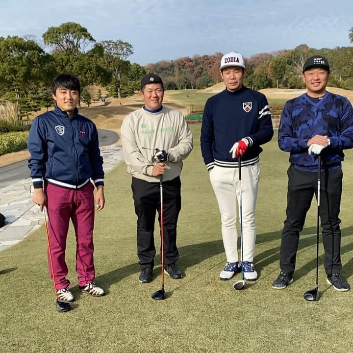 高橋聡文のインスタグラム：「先日２日連続ゴルフしました🏌️‍♂️ 久しぶりに100切れて良かった😙げんさん多め🤣  #ゴルフ#東建多度カントリー #三輪さん#こばさん#げんさん#おれとげんさん2人とも朝から白米とカレー🤣#豪華な部屋になぜかげんさんと2人#笑いだらけの２日間」