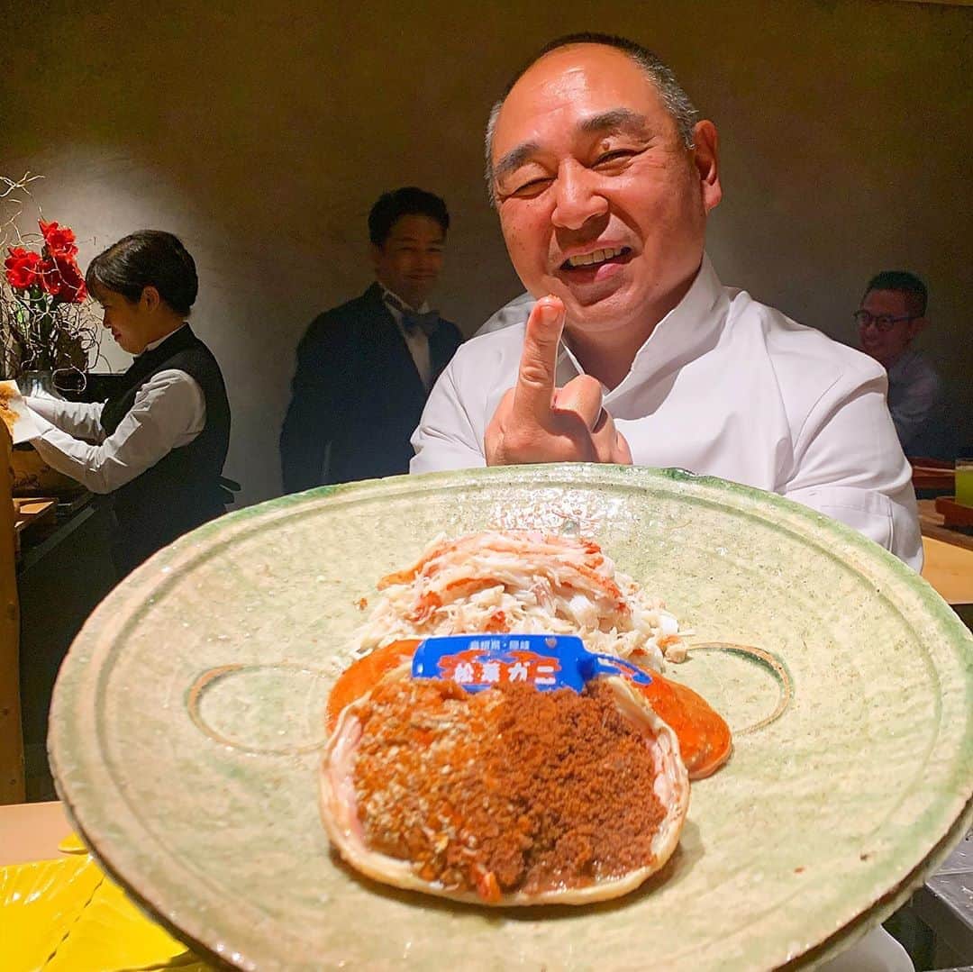 伊東亜梨沙さんのインスタグラム写真 - (伊東亜梨沙Instagram)「お鮨屋さんで断トツ1番好きな初音鮨🍣❤️ いつ行っても唸る美味しさ🥺 そして大将が可愛すぎて大好きなの。笑 . はあ〜幸せだった💗 皆んなでわいわい美味しいご飯食べてる時って本当幸せだよね🤤 . . #初音鮨 #🍣 #和食 #日本食 #japanesefood #tokyo #tokyogourmet #東京グルメ #gourmet #予約困難店 #foodie #ありログ #鮨 #寿司 #sushi」12月21日 19時05分 - arisa__917m