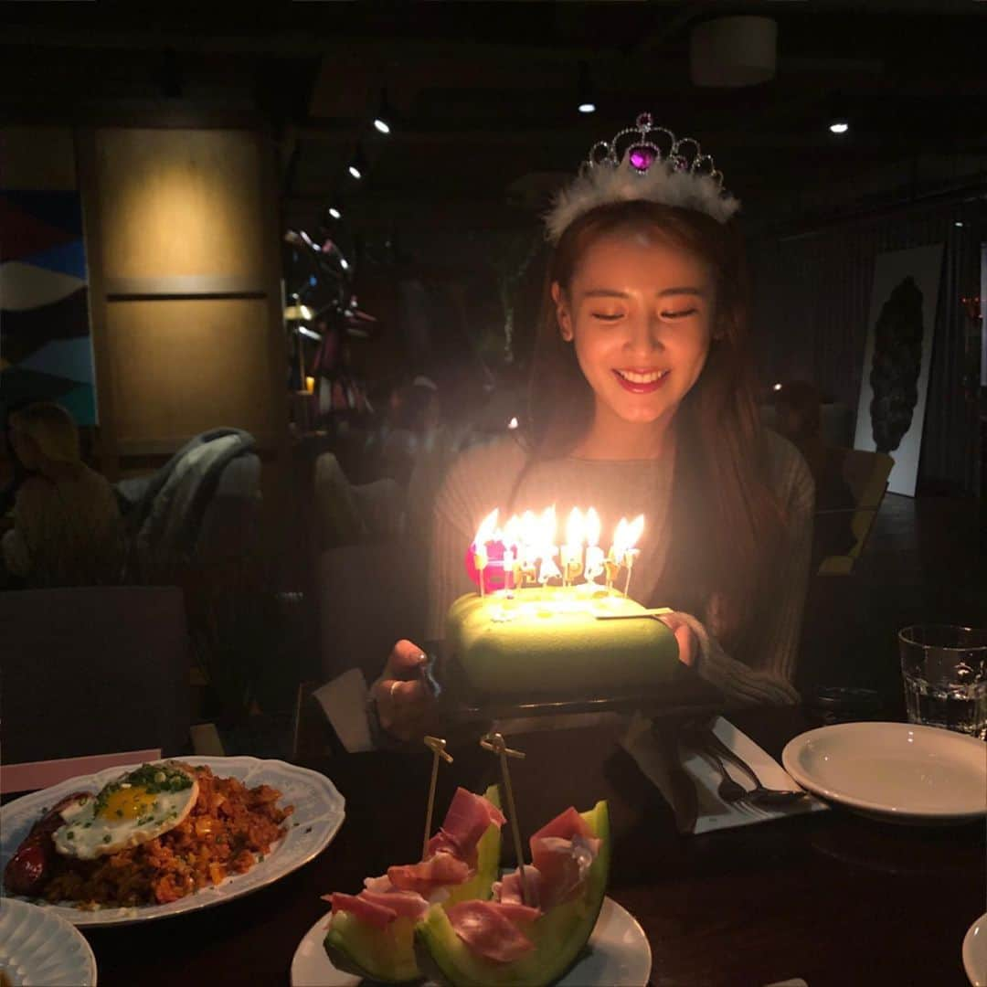 スルギさんのインスタグラム写真 - (スルギInstagram)「다들 생일 축하해주셔 너무 감사합니다💛 #20191220」12月21日 19時06分 - lovee_seul