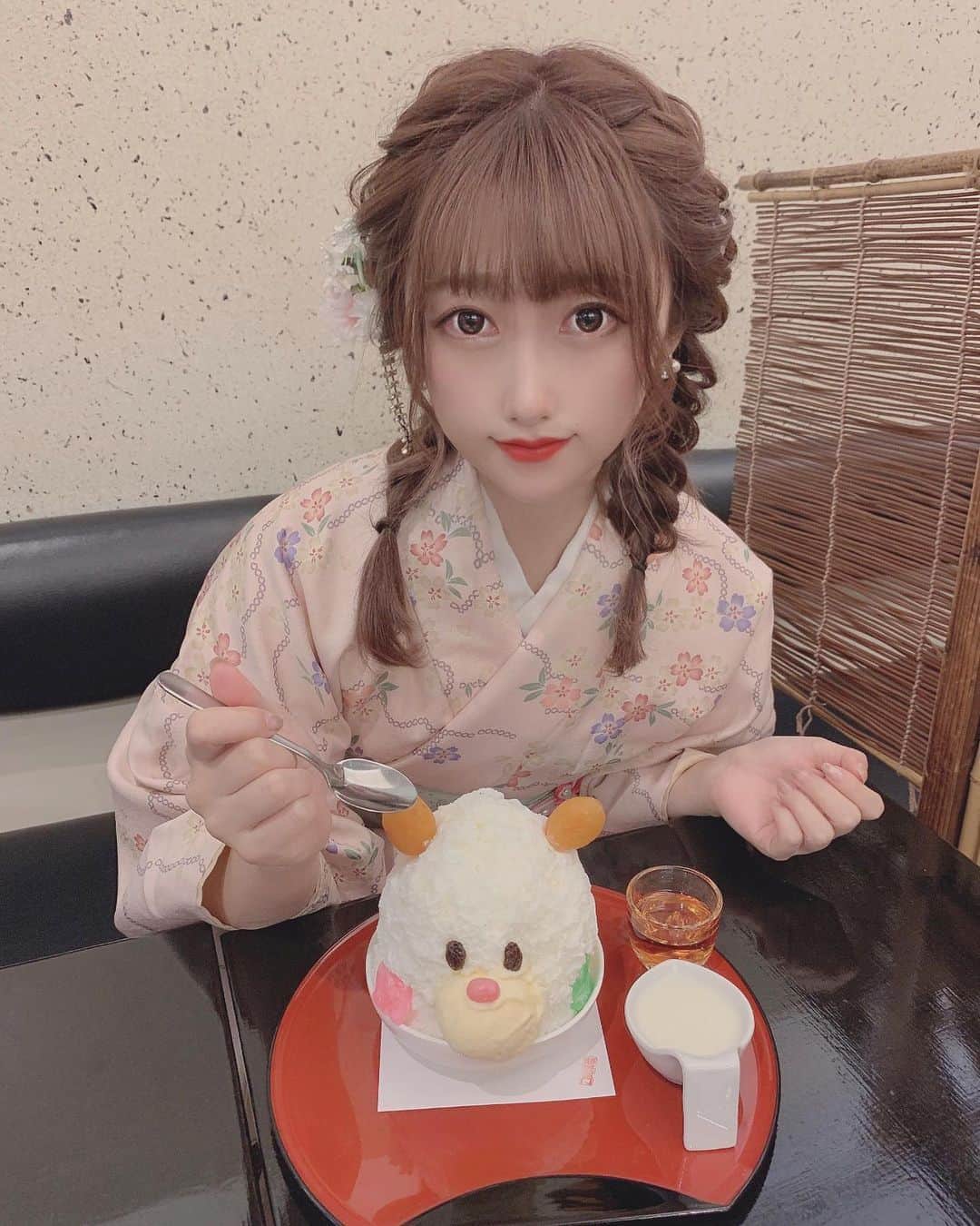 のインスタグラム：「.*⑅︎୨୧┈︎┈︎┈︎┈︎┈︎┈︎┈┈︎┈︎┈︎┈︎┈︎୨୧⑅︎* .  ㅤㅤㅤㅤㅤㅤㅤㅤㅤㅤ 📍Tokyo asakusa 「あんみつ抹茶処　雷門 まとい」 ㅤㅤㅤㅤㅤㅤㅤㅤㅤㅤ しろくまかき氷🍧 めっちゃ可愛いし美味しいしお気に入りのお店です☺️🐻 ソースも2種類あったよ🤭 ㅤㅤㅤㅤㅤㅤㅤㅤㅤㅤ Matoi is a favorite shop in Asakusa💗 .*⑅︎୨୧┈︎┈︎┈︎┈︎┈︎┈︎┈┈︎┈︎┈︎┈︎┈︎୨୧⑅︎* .  #japanesegirl #japaneseculture  #asakusatokyo #asakusa #japanesekimono #kimonogirl #shavedice」