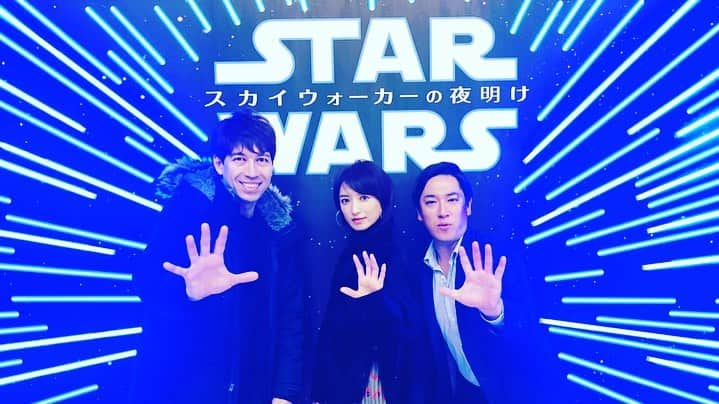 Saschaさんのインスタグラム写真 - (SaschaInstagram)「今日はズムサタ 終わりに #日テレ最後のスターウォーズ展 にお邪魔しました！ARでジェダイやシスになれるフォトブースもありますし…貴重な衣装なども展示されていて見どころ満載！無料だなんて！！グッズもいっぱい売っていて買いたかったのですが時間がなくて買いそびれたので会期中にもう一度行かなきゃです！汐留日テレ2階で開催中！！ #スターウォーズ #最後のスターウォーズ展 #starwars #theriseofskywalker #スカイウォーカーの夜明け」12月21日 19時17分 - sascha348