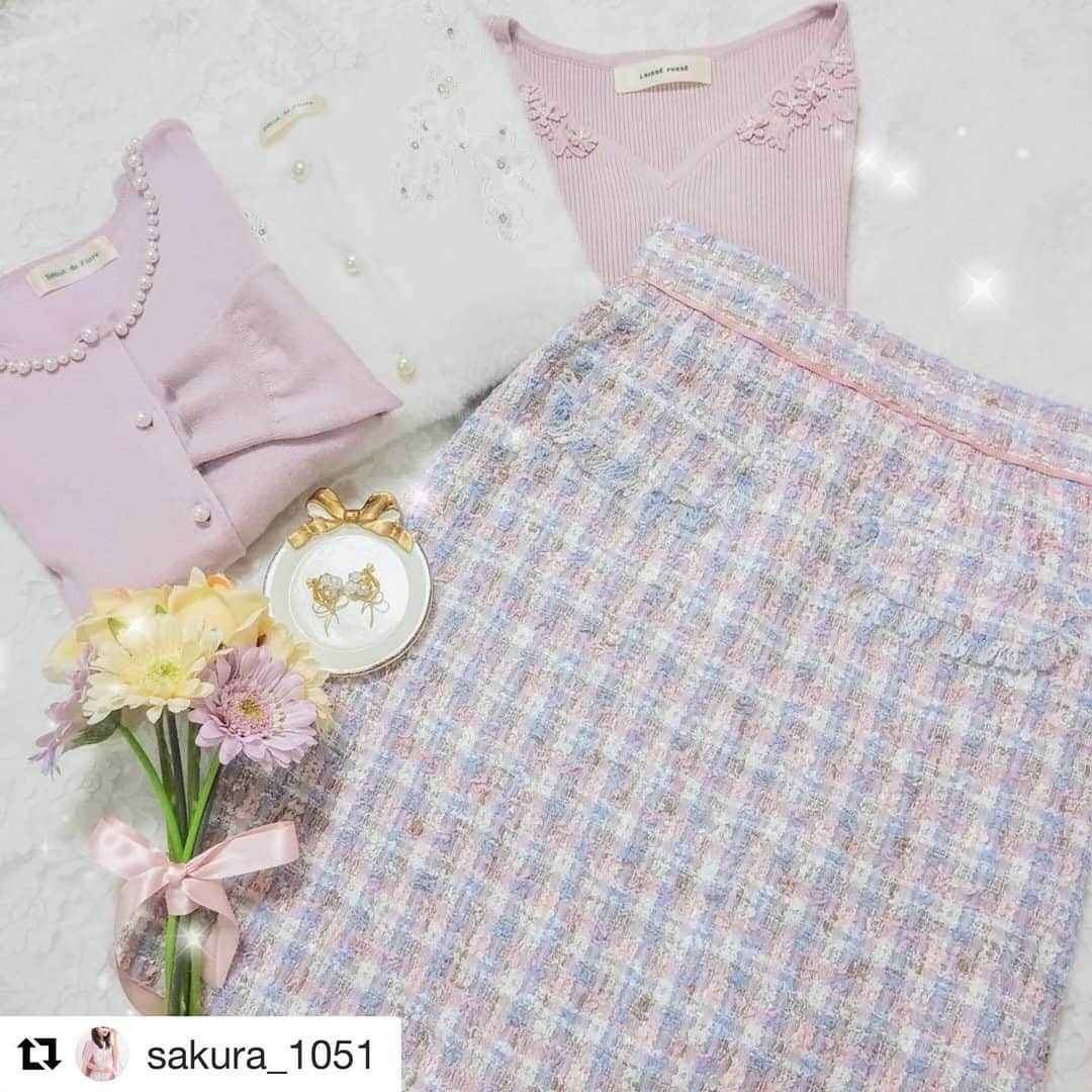 Debut de Fioreさんのインスタグラム写真 - (Debut de FioreInstagram)「素敵な投稿をありがとうございます♡ ・・・ #Repost @sakura_1051 with @get_repost ・・・ · ୨୧┄┈┈┈୨୧⁺̣⋆̩·̩̩·̩̩⋆̩⁺̣୨୧┈┈┈┈୨୧ · ♡#presale 購入品♡ · こんばんは☾.‎˖٭· @debutdefiore のプレセールはツイードスカートをお迎えしました💕💕💕· 去年デビューのツイード逃してしまったので今年こそは❗って思ってたらセールになっててお得にお迎え出来ました💝· ピンクにブルーのお色が混ざっていて暖色寒色どちらのコーデも出来そう💗ブラウス合わせとかで春まで着られそうなので色々コーデ楽しみたいです(*˙︶˙*)✩*ﾟ · · ୨୧┄┈┈┈୨୧⁺̣⋆̩·̩̩·̩̩⋆̩⁺̣୨୧┈┈┈┈୨୧ · · #debutdefiore#laissepasse#laissepasseroom#デビュードフィオレ#newin#codenate#패션스타그램#大人女子#大人可愛い#フェミニンコーデ#きれいめコーデ#大人ガーリー #mimia_code#4meee#mery#置き画#置き画くら部#お洒落さんと繋がりたい#お洋服好きな人と繋がりたい」12月21日 19時15分 - debutdefiore