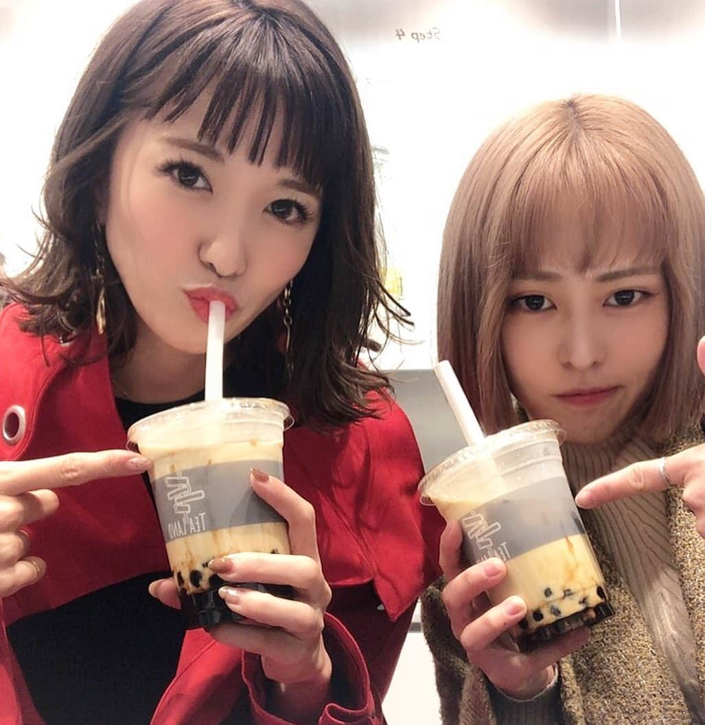 長江愛美さんのインスタグラム写真 - (長江愛美Instagram)「山田ジャパンのギャル担当、イヤマと三茶でタピる会🍹  自分でカスタムできるタピオカ屋さんだったので、欲張ってタピオカ入れすぎて胃もたれ🤗やだー！！ 若い子といけばタピオカ屋さんも怖くないよっ🧚‍♀️✨ 美味しかったねー❤️ ありがとイヤマ❤️ #イヤマ#山田ジャパン#三軒茶屋#タピオカ#タピる#タピ活#カスタム#オリジナル#tealand」12月21日 19時16分 - manamin.512