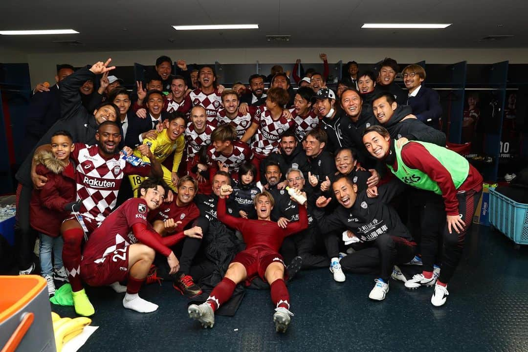 アンドレス・イニエスタさんのインスタグラム写真 - (アンドレス・イニエスタInstagram)「Grande equipo!! Estamos en la gran final. Muy contento por el club, la afición y los compañeros. Ahora a pensar en la final del 1 de Enero y a darlo todo. Vamos @visselkobe 💪🏻💪🏻」12月21日 19時18分 - andresiniesta8