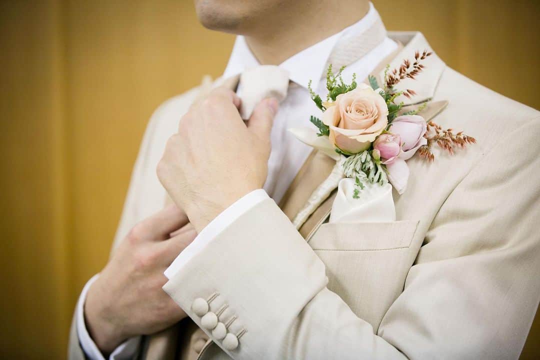 坂本翔さんのインスタグラム写真 - (坂本翔Instagram)「November 23rd, 2019﻿ Wedding reception﻿ ﻿ 衣装は、 @wedding_salon_inoue  #ウェディングサロンイノウエ さん🤵👰﻿ ﻿ グアム挙式のときの衣装屋さんは、﻿ iPadでしか見せてもらえなかったけど、﻿ ﻿ ここはフィッティングのときに﻿ 直接衣装を触りながら選ばせてもらえたのがよかった。﻿ ﻿ きちんと身体に合わせて調整してくれるしオススメ！﻿ ﻿」12月21日 19時19分 - genxsho