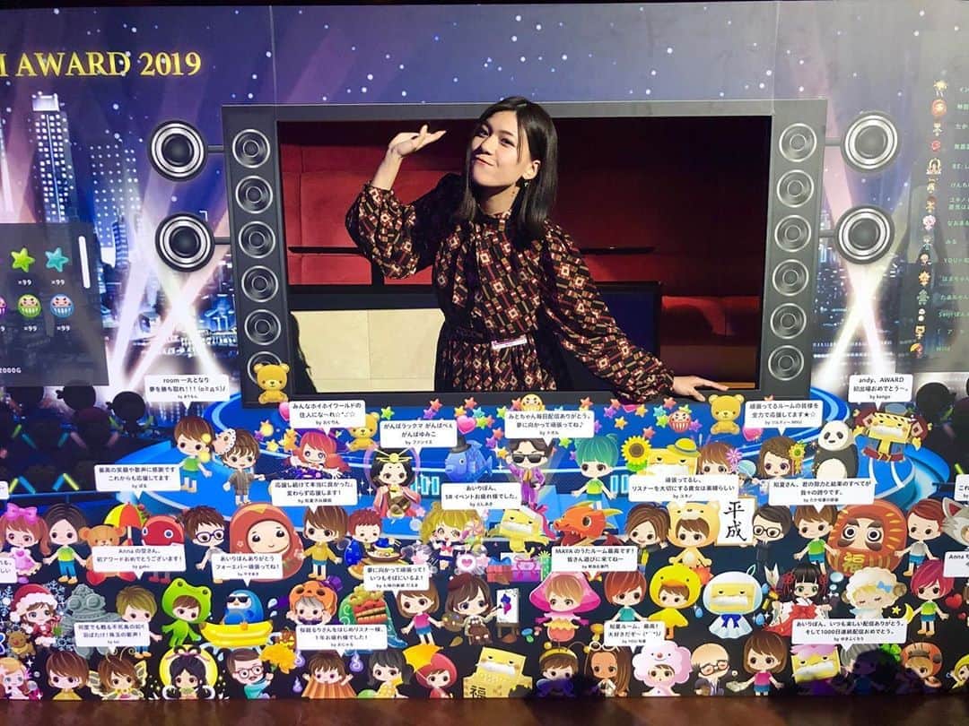 橘ひなたのインスタグラム：「SHOWROOM Award2019。 * * 2019年の1年間を通して、SHOWROOMでの活躍を認められ、私たち配信者はもちろんリスナー様も輝く素敵な日。 * * 今回はじめてこういった式に参加して、同じ場所で同じような事に悩み、喜び、結果に繋げている配信者さんと会って凄く沢山の刺激を受けました！！普段画面越しのみんなと直接会えて、話しかけてくれたり、本当に嬉しかった〜！！ * この席に座っているのはファンのみんなが居てくれてるからだなって、改めて普段応援してくれているみんなへの感謝と運営さんへの感謝、悔しさからの新たな目標、沢山の感情でいっぱいでした！！ * * * SHOWROOMで出会った配信者さん、リスナーさん、本当に色々な事があったし嫌な事や挫けた時もありました。でもその全員に感謝をして、そうゆう経験があったからこそ今の自分だなって思います。これからの目標、課題はたっっくさんあるからこの場所でみんなと叶えて行こうって思ったよ！！ * * これからもっともっとSHOWROOMを盛り上げる存在になれるように、そしてもっともっと活躍の幅を広げられるよう頑張るのでこれからも応援よろしくお願いします！！！ * * #いつもありがとう #大好き」
