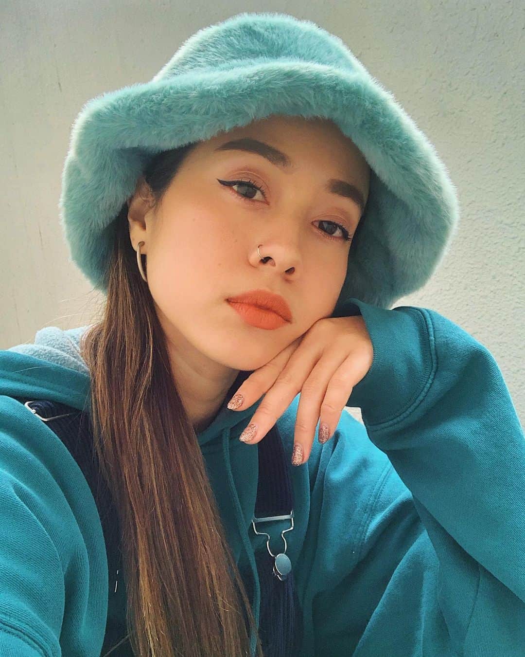 Tattyのインスタグラム：「今日はCold colorしばりにした😋 リップはNARSのウォームシナモンで💄( #2967) 帽子、ふわっふわであったかくて 触り心地いいのよ〜ん😗✨ #asos #billabong #billabongwomens #ootd #coldcolor #turquoiseblue #nars #narscosmetics #narslipstick #2967 #nars2967」