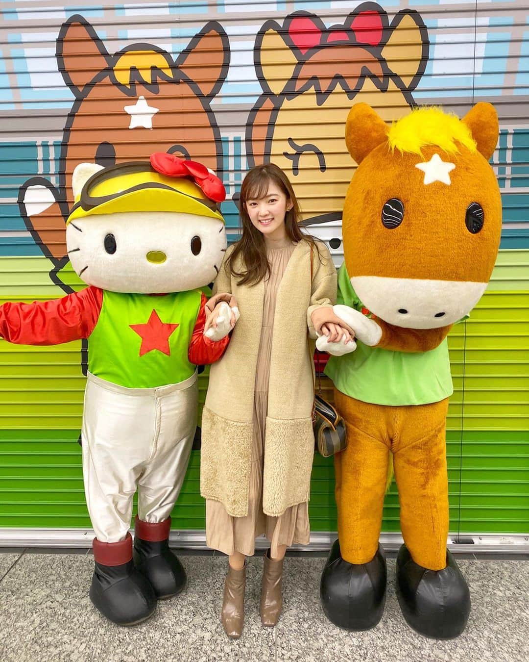神谷由香さんのインスタグラム写真 - (神谷由香Instagram)「. . ‪#有馬記念　の予想させていただいたので、 いざ！馬券を買いに！  そしたらWINSで偶然ターフィーくんとキティちゃんに会えたよ 😻💓🐴‬ついてる~  二人とも応援してくれた🥳✨」12月21日 19時54分 - kamiya_yuka_