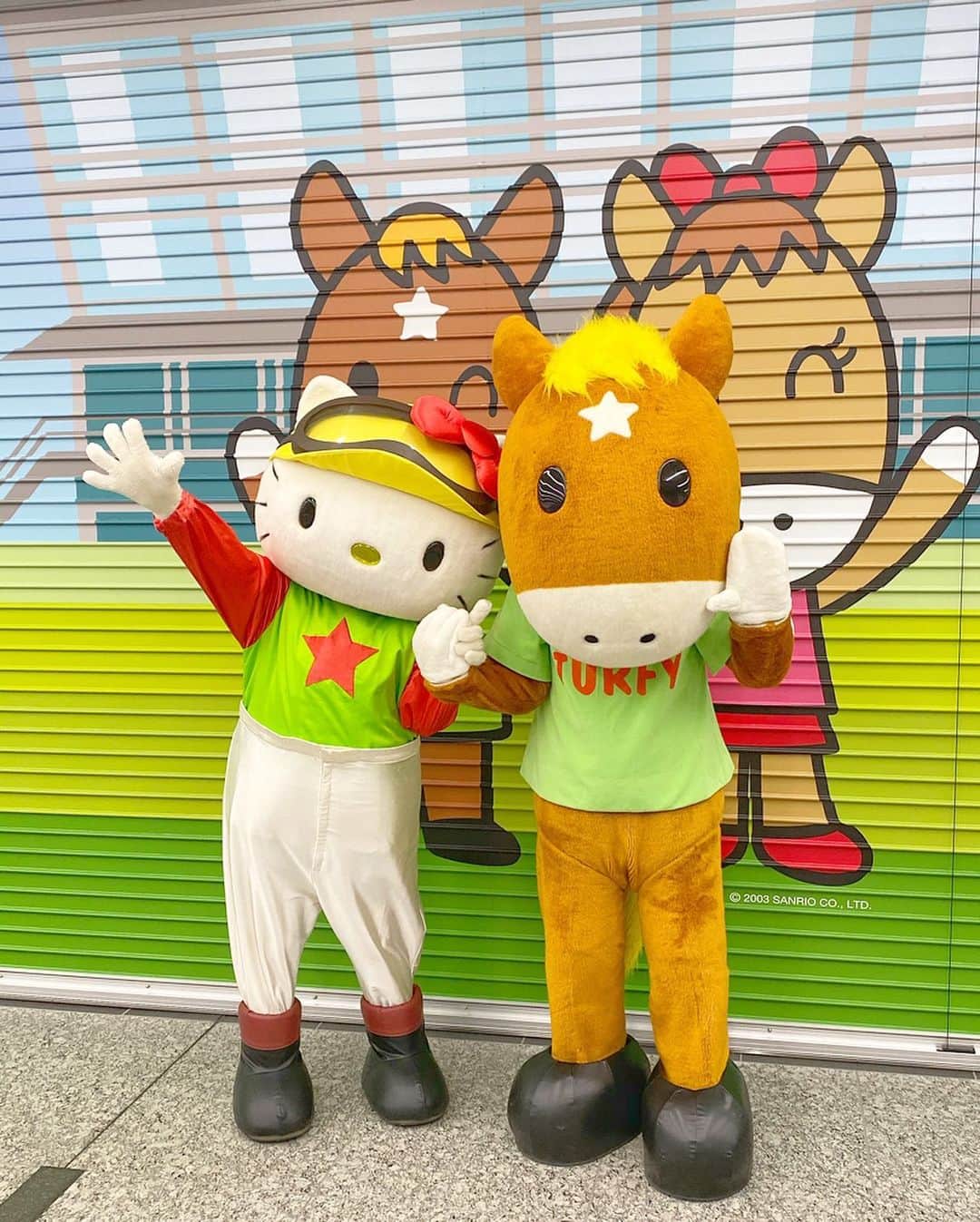 神谷由香さんのインスタグラム写真 - (神谷由香Instagram)「. . ‪#有馬記念　の予想させていただいたので、 いざ！馬券を買いに！  そしたらWINSで偶然ターフィーくんとキティちゃんに会えたよ 😻💓🐴‬ついてる~  二人とも応援してくれた🥳✨」12月21日 19時54分 - kamiya_yuka_