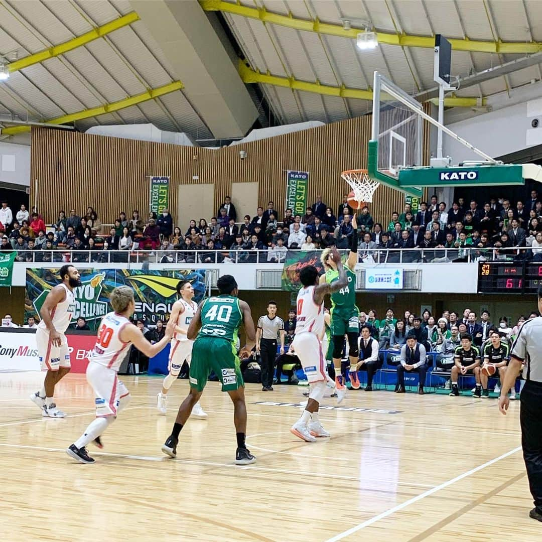 柴本愛沙さんのインスタグラム写真 - (柴本愛沙Instagram)「バスケットボール観戦🏀  東京エクセレンス（B2リーグ）@tokyoexcellence_official の ホームゲームを応援しに行きました！  プロのバスケ試合を観るのは初めてだったけど、 迫力がすごくて終わるまで目が離せないっ！ 試合前も試合中もチアの応援が華やかだし、 パフォーマンスが素晴らしくて楽しかった♡ これはハマりそう✨✨ また行きたいな🏀 .  #スポーツ観戦 #東京エクセレンス #tokyoexcellence‬ #Bリーグ #bleague #プロバスケットボール #バスケ観戦 #バスケットボール観戦 #バスケ #観戦 #basketball #🏀 #迫力満点 #楽しかった #ホームゲーム #東京EX #チアリーディング #Elegance #エレガンス #応援」12月21日 19時59分 - aisa_shibamoto