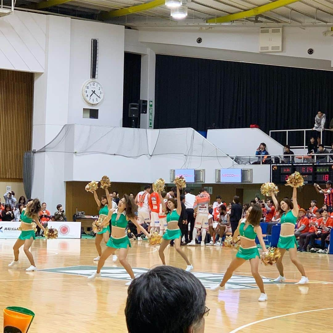 柴本愛沙さんのインスタグラム写真 - (柴本愛沙Instagram)「バスケットボール観戦🏀  東京エクセレンス（B2リーグ）@tokyoexcellence_official の ホームゲームを応援しに行きました！  プロのバスケ試合を観るのは初めてだったけど、 迫力がすごくて終わるまで目が離せないっ！ 試合前も試合中もチアの応援が華やかだし、 パフォーマンスが素晴らしくて楽しかった♡ これはハマりそう✨✨ また行きたいな🏀 .  #スポーツ観戦 #東京エクセレンス #tokyoexcellence‬ #Bリーグ #bleague #プロバスケットボール #バスケ観戦 #バスケットボール観戦 #バスケ #観戦 #basketball #🏀 #迫力満点 #楽しかった #ホームゲーム #東京EX #チアリーディング #Elegance #エレガンス #応援」12月21日 19時59分 - aisa_shibamoto