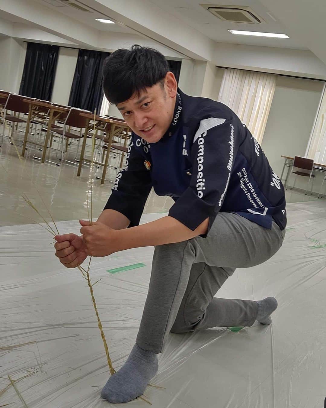 宮田麺児のインスタグラム：「しめ縄を結ぶ 紐も しめ縄。  #お正月#縁起#年神#しめ縄」