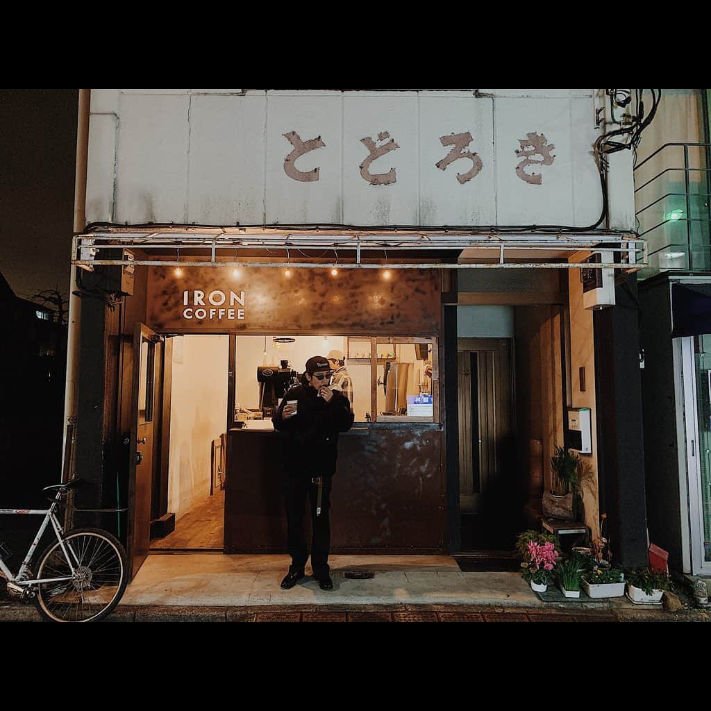 松本岳さんのインスタグラム写真 - (松本岳Instagram)「今日は豪徳寺にあるIRON COFFEEへ。 鉄の門構えですが店主の方はとても優しくて美味しいコーヒーを二杯もいただきました。 小田急に乗った際は是非。 #IRONCOFFEE」12月21日 20時14分 - gaku_22