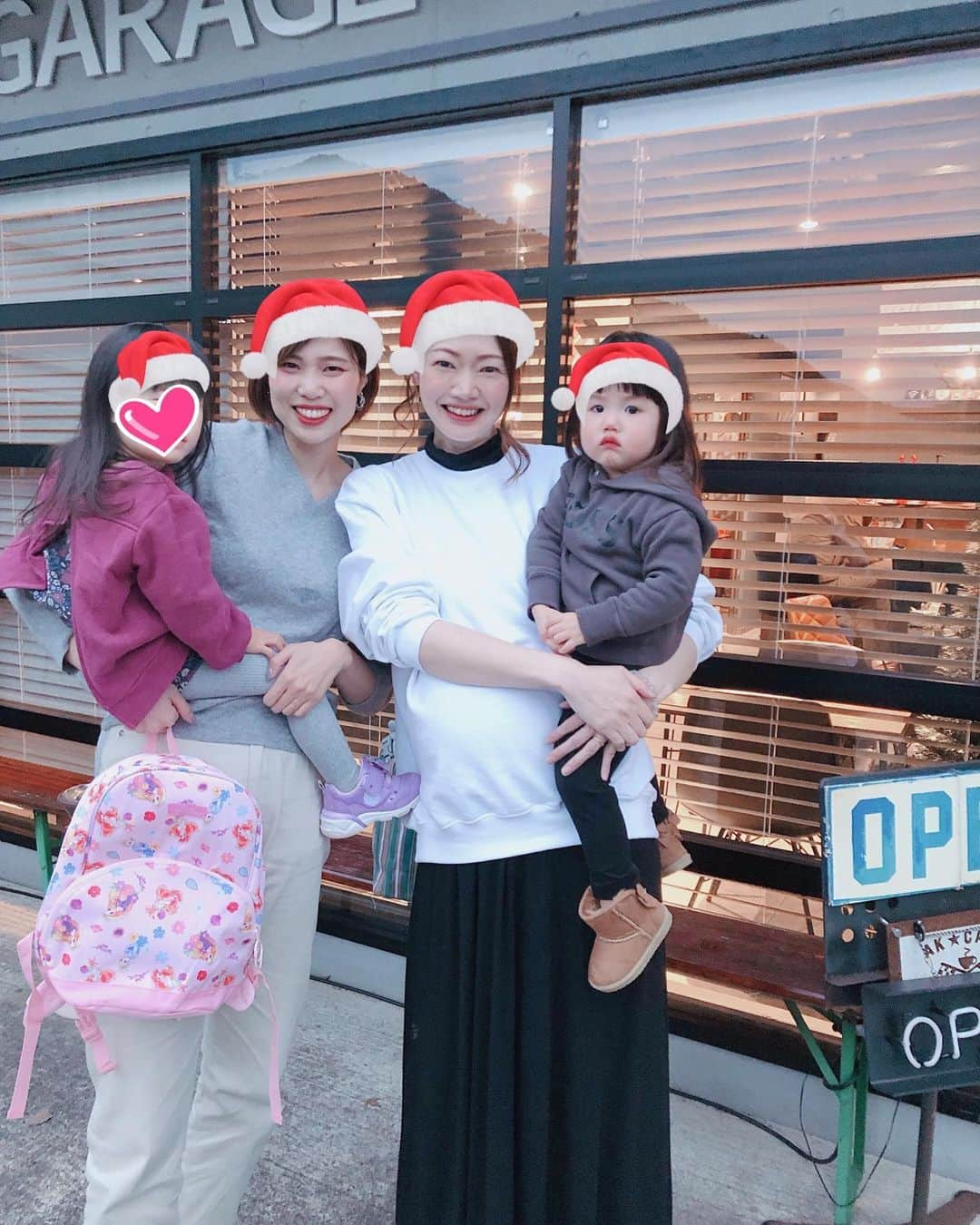 井上香織さんのインスタグラム写真 - (井上香織Instagram)「2019.12.21 ・ 潤ちゃんfamilyようこそ出石へ😍 ・ 1日2回も同じお店行く人いないよね😂 ・ #仲良し家族 #遥々田舎へ #akカフェ #出石 #豊岡」12月21日 20時26分 - kaorin888