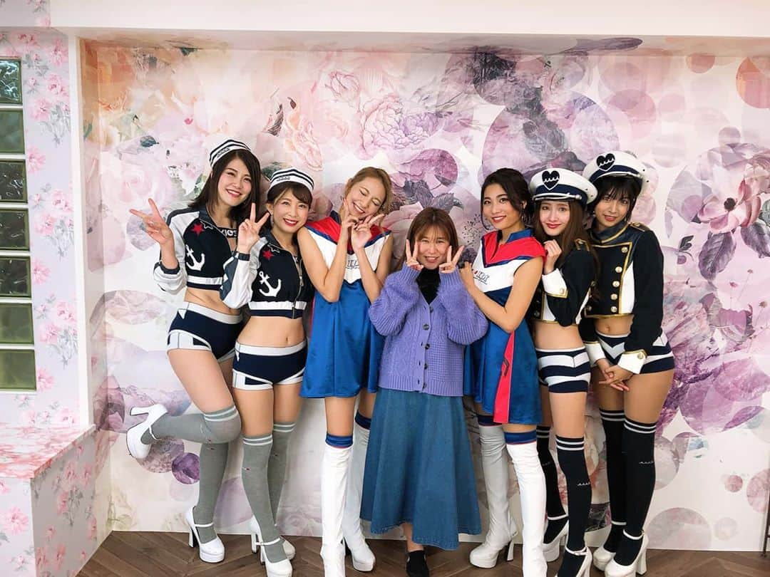 近藤みやびさんのインスタグラム写真 - (近藤みやびInstagram)「ワンエイト撮影会沢山の方に来ていただきほんとに嬉しかった☺️ ありがとうございました‼️ また来年お会いしましょうぅぅ！！ Adenauの相方みぃちゃん❤️ ２年間ほんとにありがとう😭✨ わたしがベロベロに酔っぱらってるときも見捨てないでくれてありがとう爆笑 最高のお姉ちゃん😫💕 #撮影会 #ワンエイト #s耐 #adenau #最高の #お姉ちゃん #相方」12月21日 20時19分 - miyabiiiii_kondooooo