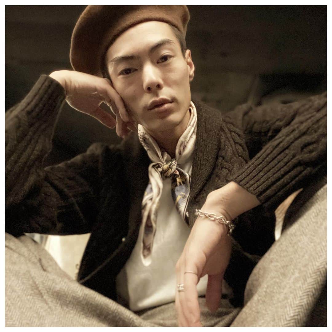 のインスタグラム：「Saturday . . 今日はおじいちゃんっぽく ブラウンで揃えてみたよ🤎🤎🤎🤎 . . #bananarepublic #cellardoor #ootd #happytime」