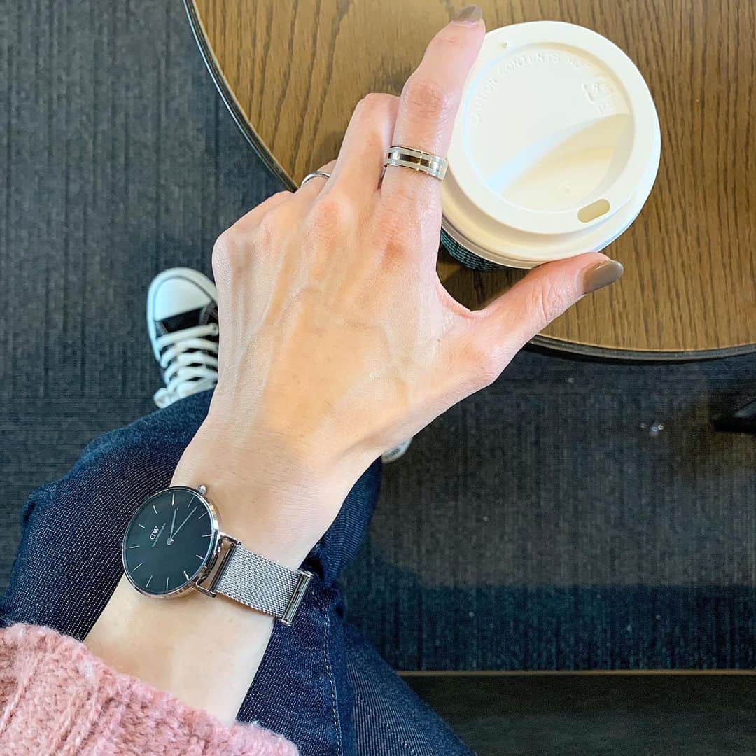 のインスタグラム：「・ 2019.12.21 ・ ・ @danielwellington ・ ・ ただ今ダニエルウェリントンホリデーキャンペーン開催中！ ・ 🎄 2020/1/3までに、2点以上のご購入で20%OFF・ （全商品が対象！） 🎄 Xmas雰囲気満点の日本限定ギフトラッピングが登場・ 🎄 15％OFFクーポン併用可能 ・ 15％OFFクーポンコード：sayasu・ （2020/01/31まで有効、 　DW公式直営店舗とWEBショップにて使用可能） ・https://www.danielwellington.com/jp ・ クリスマスプレゼント🎁にぜひ♡♡ ・ ・ #danielwellington#ダニエルウェリントン#DWホリデーギフト#腕時計 ・」