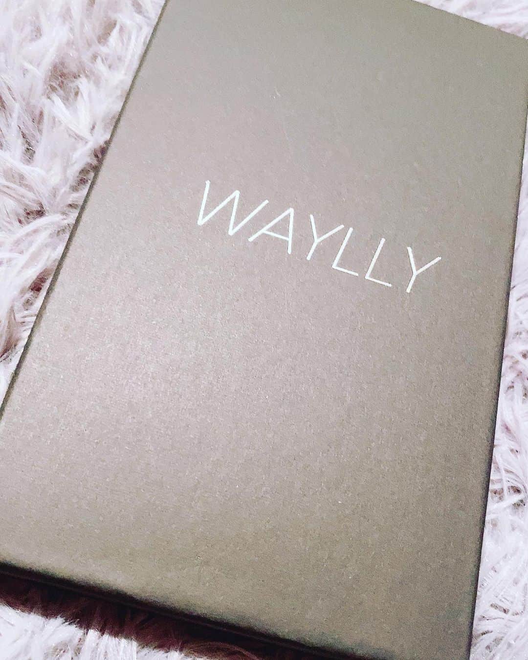 のインスタグラム：「前から気になっていたスマホカバーWAYLLY！😳💓 その日の気分やシーンに合わせて着せ替えできます😌✨ くっつくだけじゃない！自分でカスタマイズすることによってオリジナルWAYLLYが出来ちゃいます！新しい着せ替えの良さをぜひ✨😌 #waylly#ウェイリー#私は自ら気まぐれる#MYWAYLLY#ウェイリーでセルフィ」